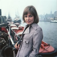 Dagmar Berghoff am Hamburger Hafen. Quelle: Staatsarchiv © Fernsehmuseum Hamburg e.V.